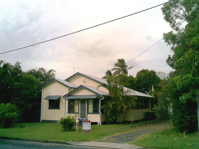 10 Larsen Street, Urangan QLD 4655