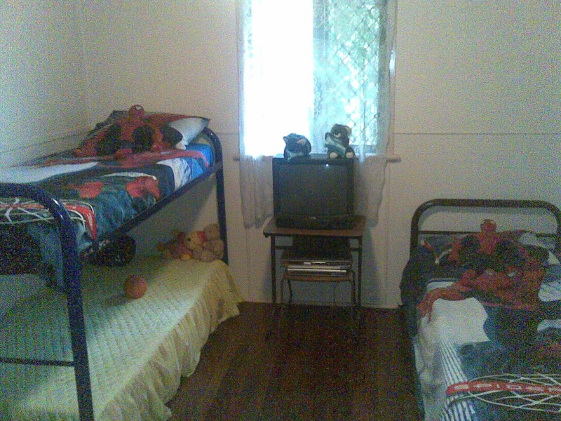 10 Larsen Street, Urangan QLD 4655