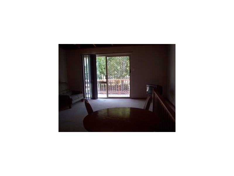 4/4 Pilot Street, Urangan QLD 4655