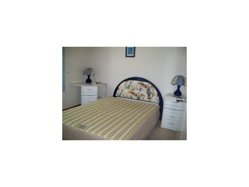 4/4 Pilot Street, Urangan QLD 4655