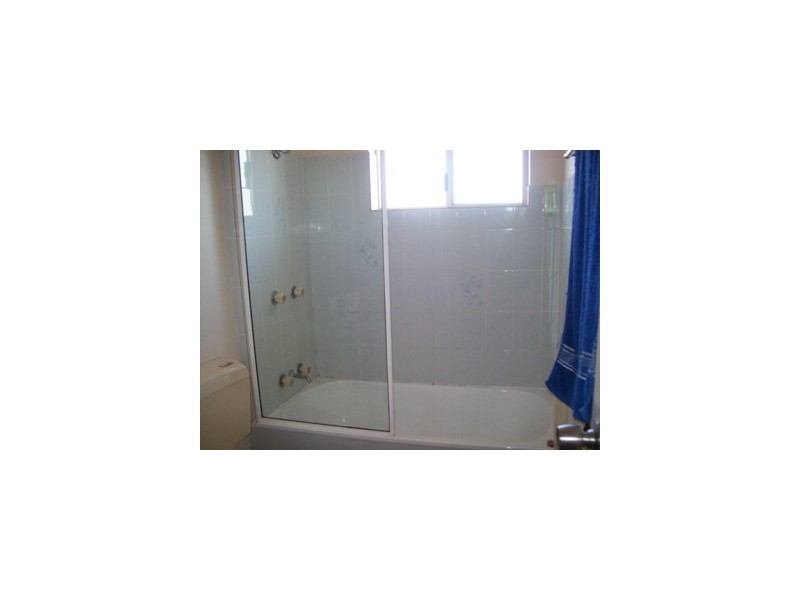 4/4 Pilot Street, Urangan QLD 4655