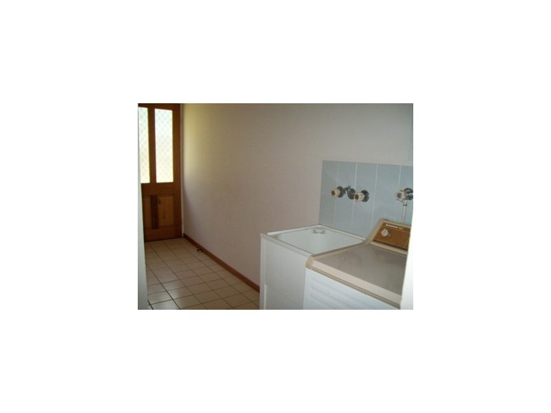 4/4 Pilot Street, Urangan QLD 4655