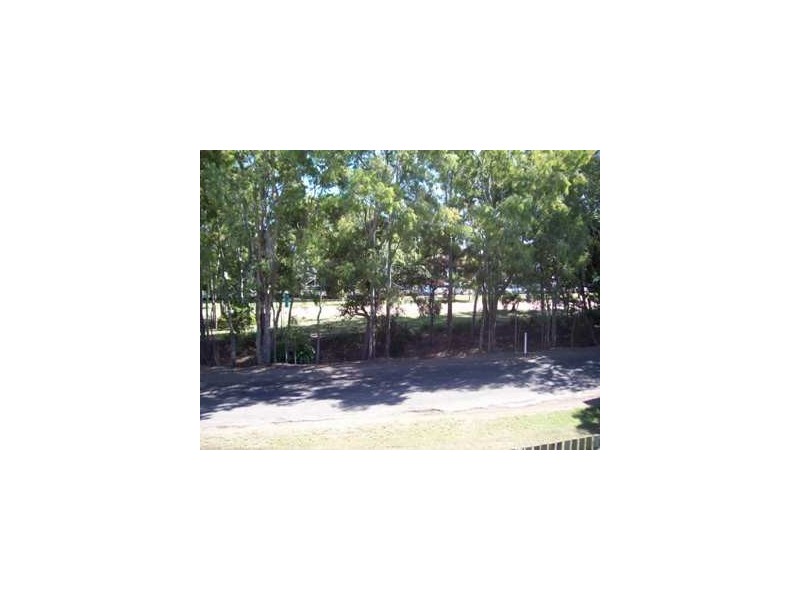 4/4 Pilot Street, Urangan QLD 4655