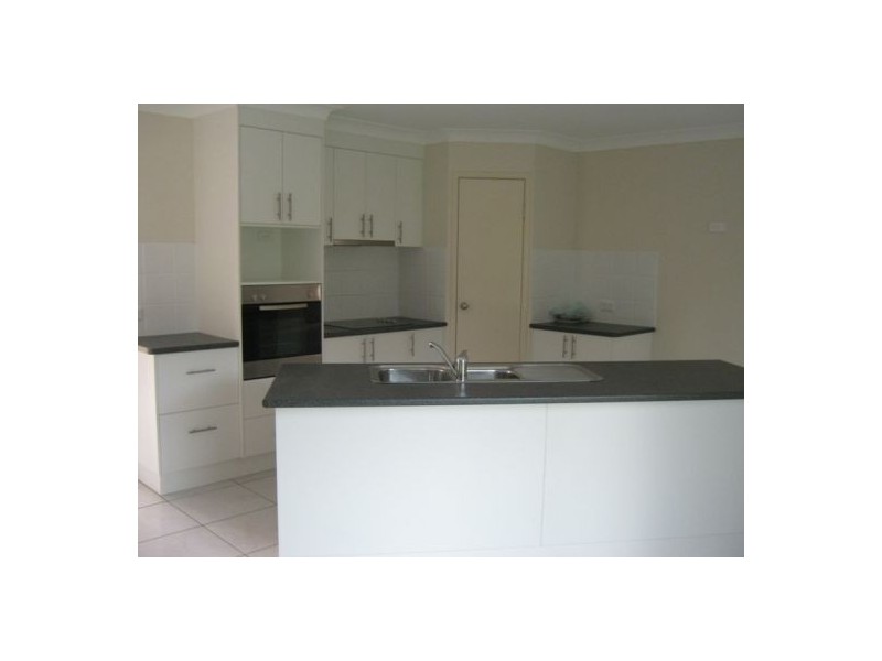 11 Baybreeze Ct, Wondunna QLD 4655