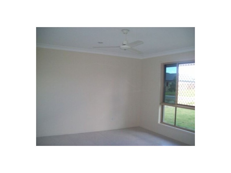 11 Baybreeze Ct, Wondunna QLD 4655