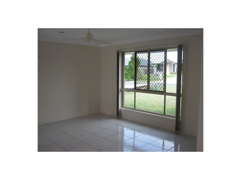 11 Baybreeze Ct, Wondunna QLD 4655