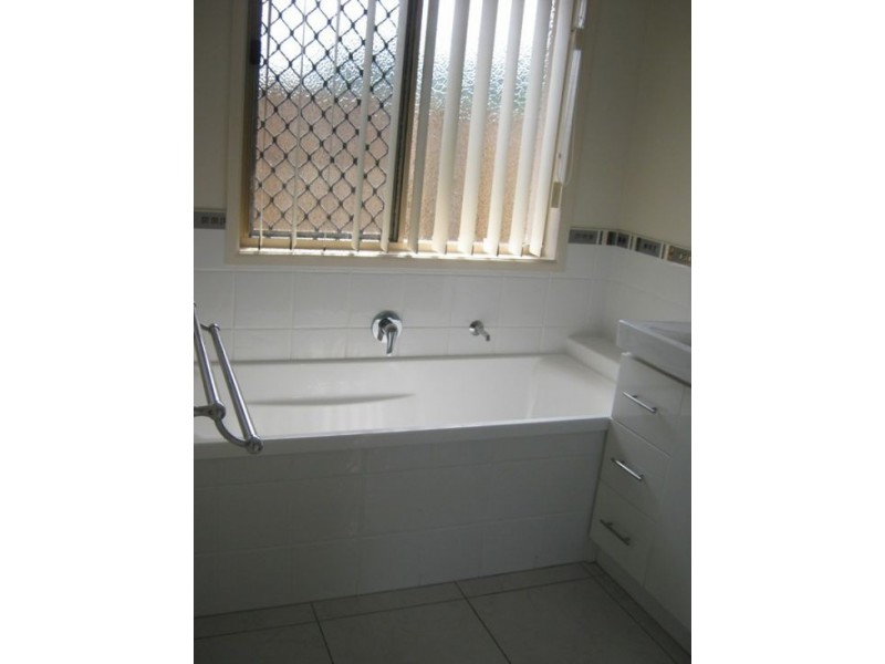 11 Baybreeze Ct, Wondunna QLD 4655