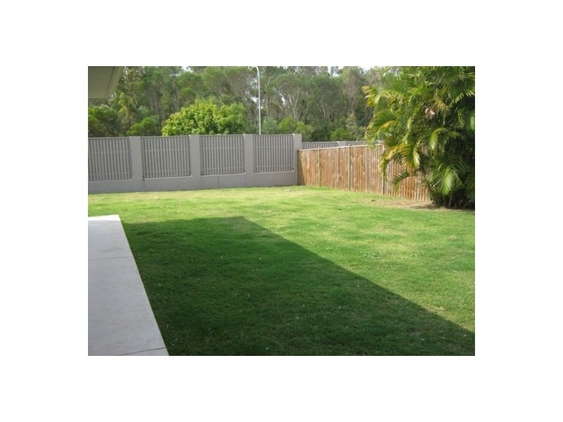 11 Baybreeze Ct, Wondunna QLD 4655