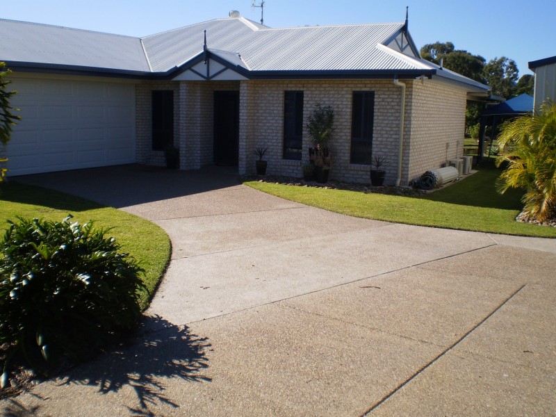 8 Mac Stock Drive, Dundowran Beach QLD 4655