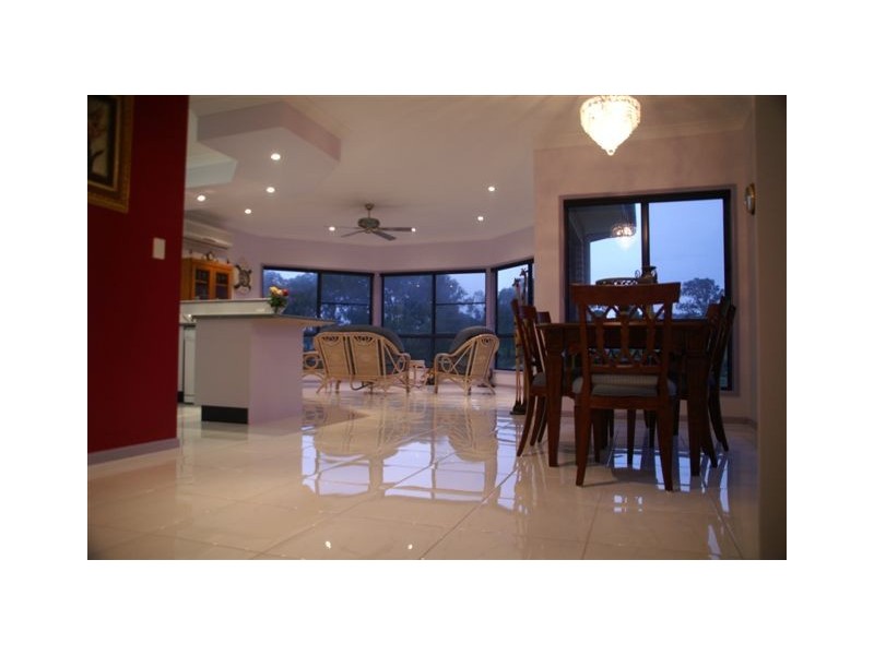 8 Mac Stock Drive, Dundowran Beach QLD 4655