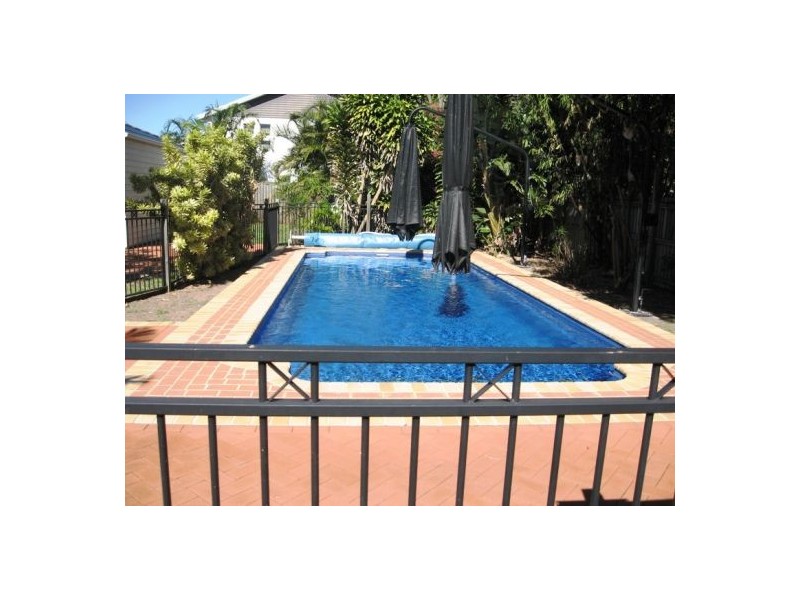 532 The Esplanade, Urangan QLD 4655