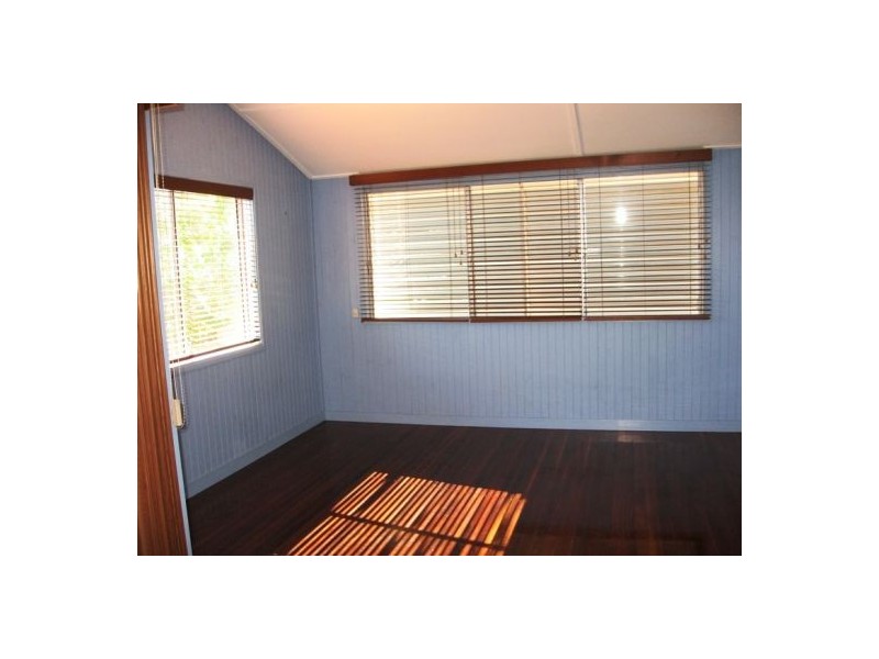 532 The Esplanade, Urangan QLD 4655