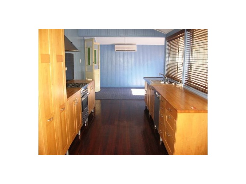 532 The Esplanade, Urangan QLD 4655