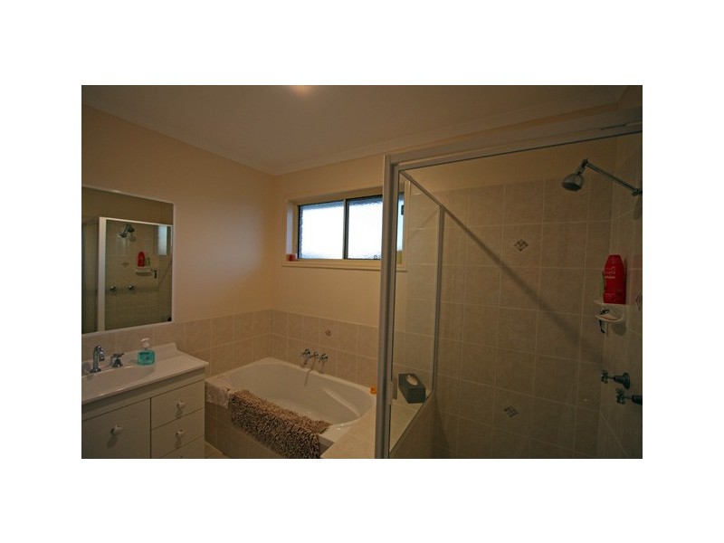 4 Manfred Way, Point Vernon QLD 4655