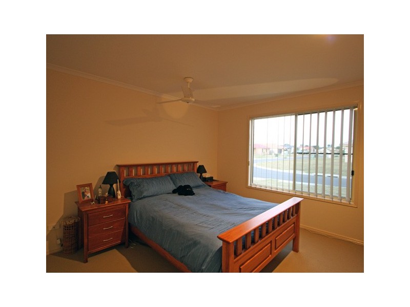 4 Manfred Way, Point Vernon QLD 4655