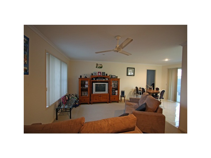 4 Manfred Way, Point Vernon QLD 4655