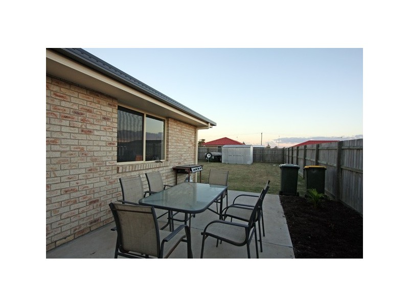 4 Manfred Way, Point Vernon QLD 4655