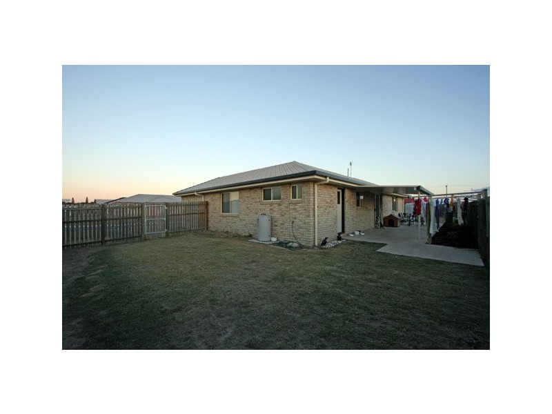 4 Manfred Way, Point Vernon QLD 4655