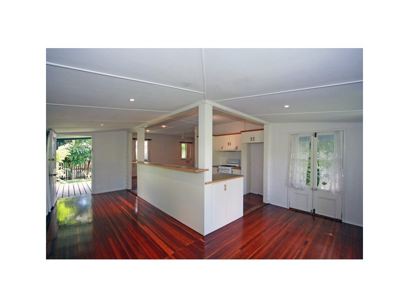 21 Hansen Street, Urangan QLD 4655