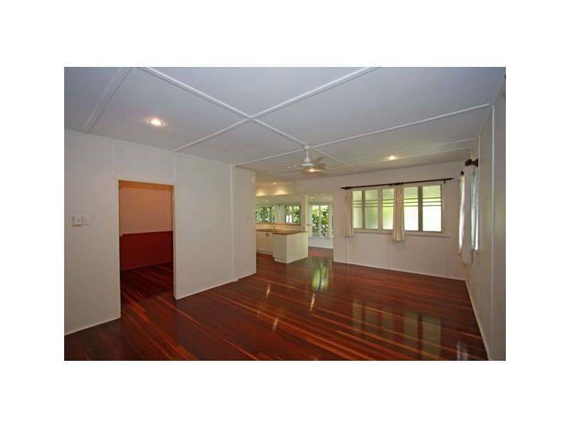 21 Hansen Street, Urangan QLD 4655