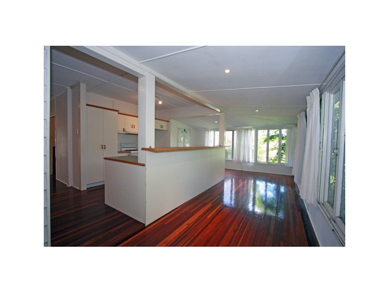 21 Hansen Street, Urangan QLD 4655