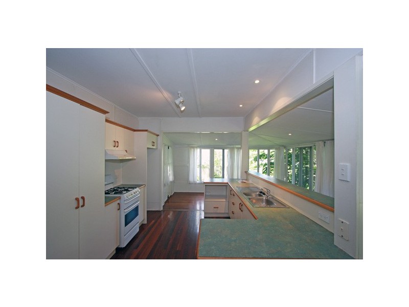 21 Hansen Street, Urangan QLD 4655