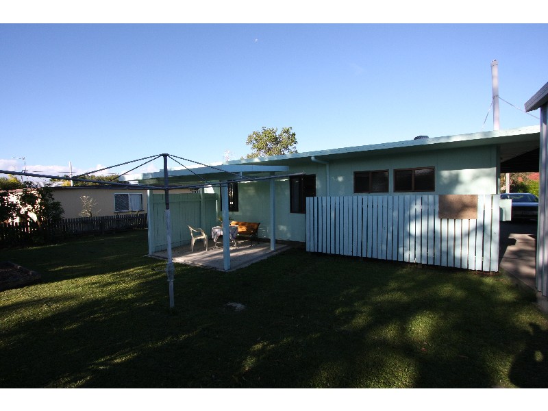 71 Limpus Street, Urangan QLD 4655