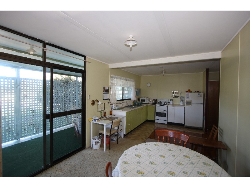 71 Limpus Street, Urangan QLD 4655