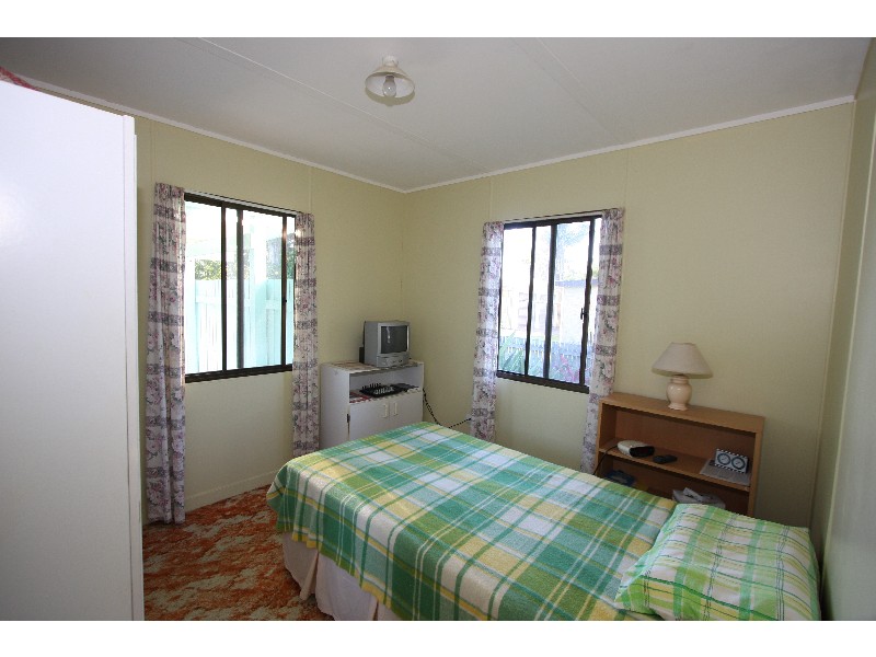 71 Limpus Street, Urangan QLD 4655