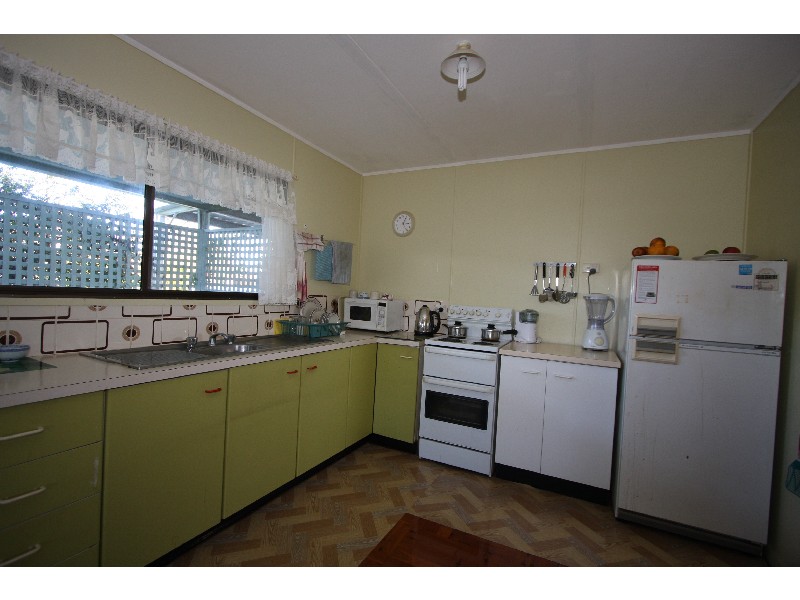 71 Limpus Street, Urangan QLD 4655