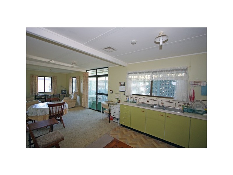 71 Limpus Street, Urangan QLD 4655