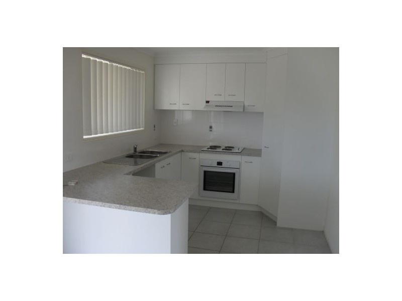 30 Topaz Circuit, Urangan QLD 4655
