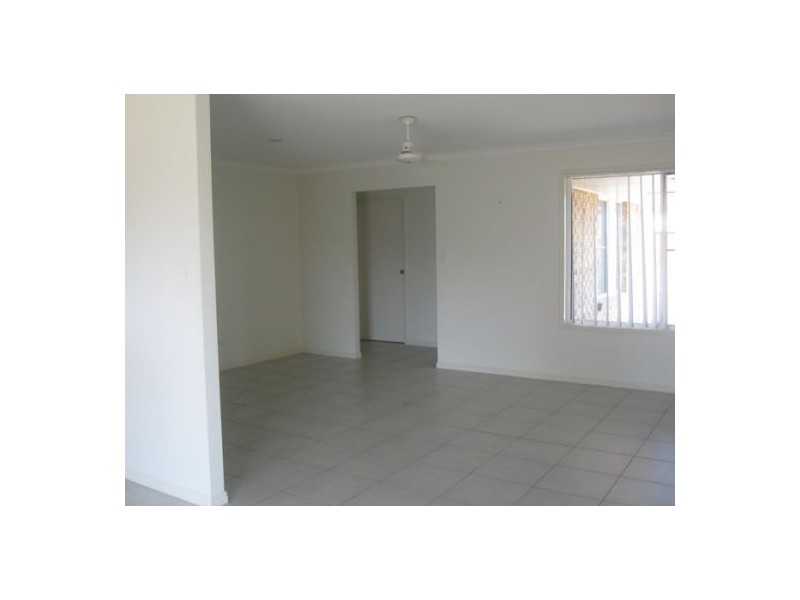 30 Topaz Circuit, Urangan QLD 4655