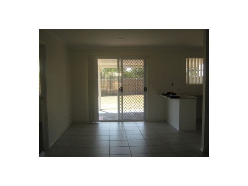 30 Topaz Circuit, Urangan QLD 4655