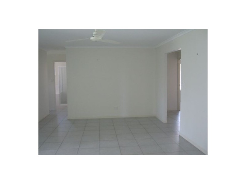 30 Topaz Circuit, Urangan QLD 4655