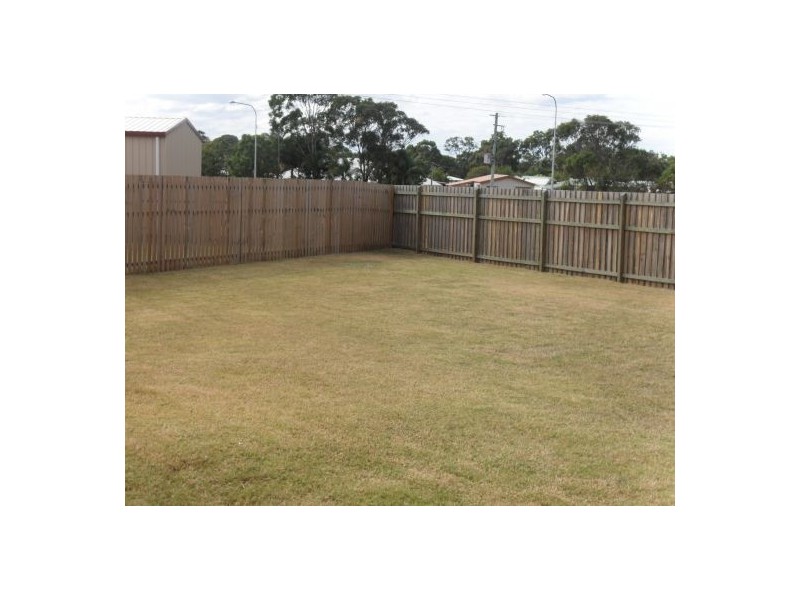30 Topaz Circuit, Urangan QLD 4655