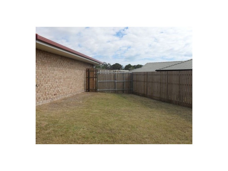 30 Topaz Circuit, Urangan QLD 4655