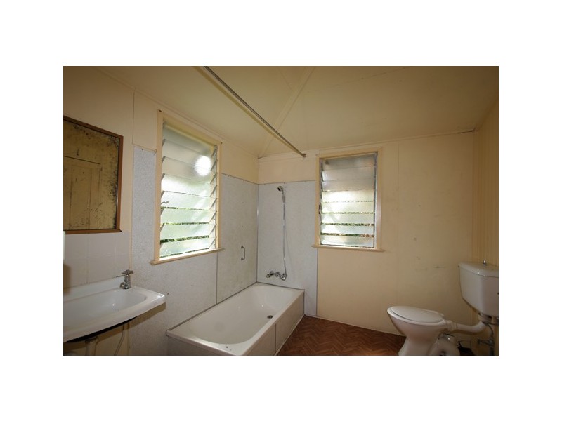 37 King Street, Urangan QLD 4655