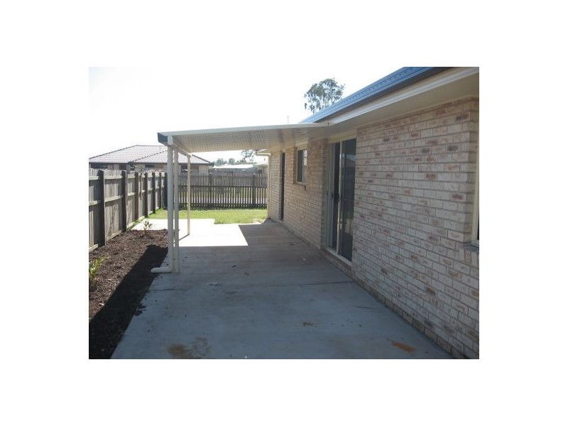 4 Manfred Way, Point Vernon QLD 4655