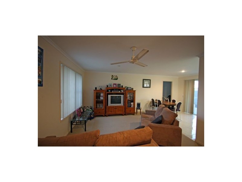 4 Manfred Way, Point Vernon QLD 4655
