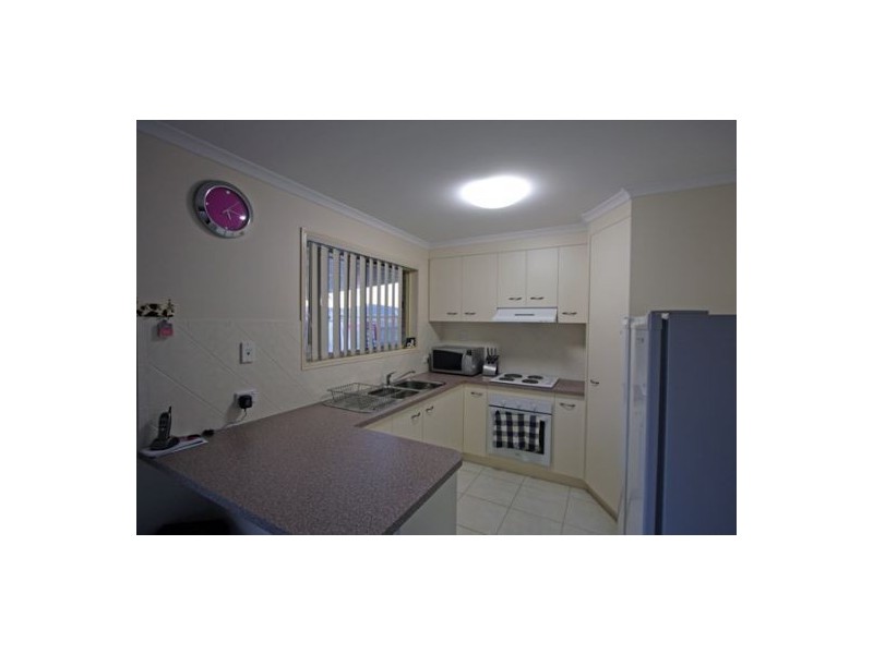 4 Manfred Way, Point Vernon QLD 4655