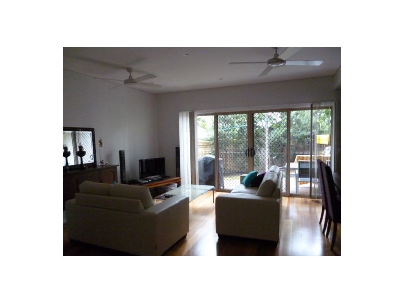 1/31 King Street, Urangan QLD 4655