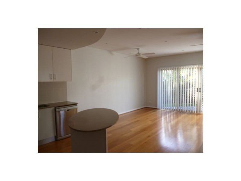 1/31 King Street, Urangan QLD 4655