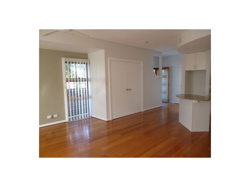 1/31 King Street, Urangan QLD 4655