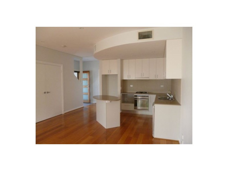 1/31 King Street, Urangan QLD 4655