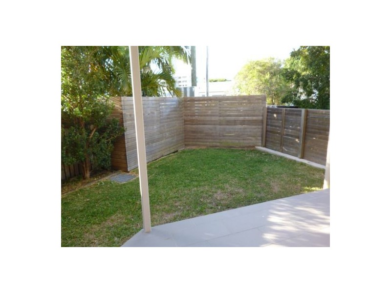 1/31 King Street, Urangan QLD 4655