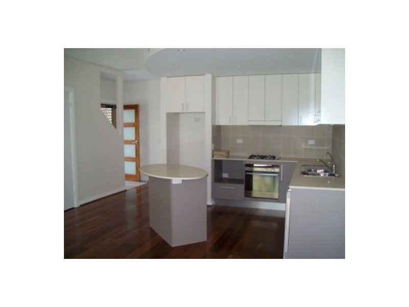 2/31 King Street, Urangan QLD 4655