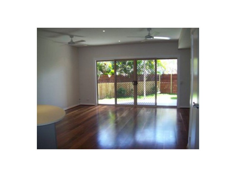 2/31 King Street, Urangan QLD 4655