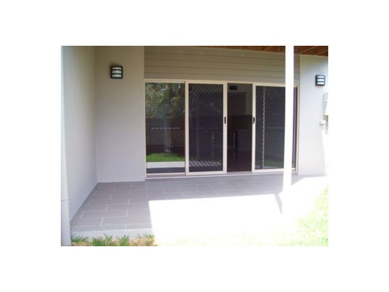 2/31 King Street, Urangan QLD 4655