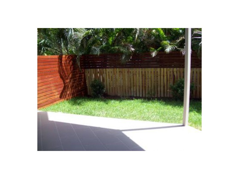 2/31 King Street, Urangan QLD 4655